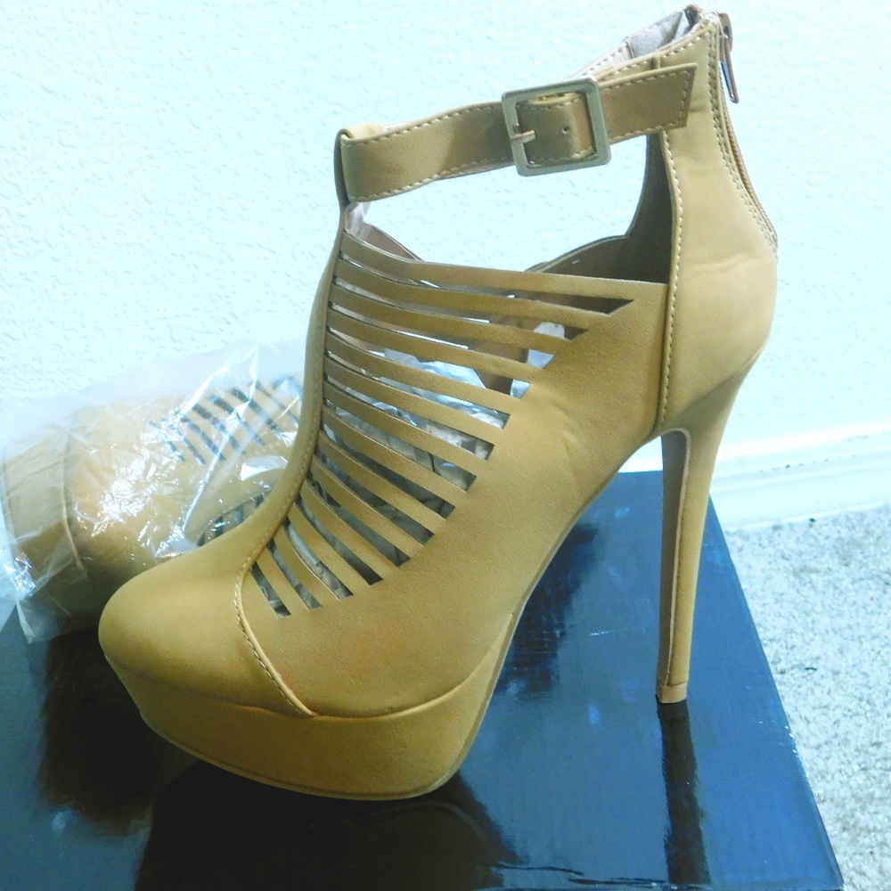 Ladies Heel Shoe  (ALWAYS FREE SHIPPING)